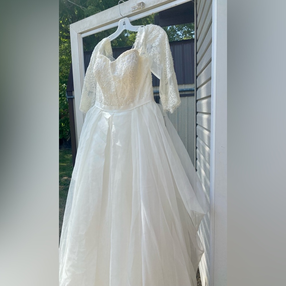 Women’s size 14 wedding dress